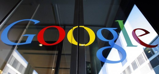 Логотип Google на входных дверях представительства компании
